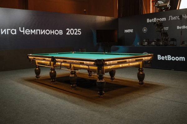 Бильярдный кий для русской пирамиды стол Weekend "Русский Гранд" (12 футов, 8 ног, 45мм камень) эмаль комбинированный, борта дуб, лузы премиум